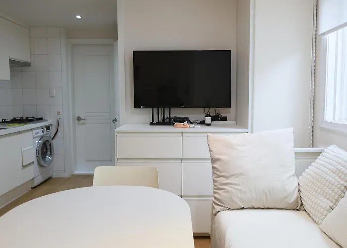 Gangnam Neat & Cozy L Near Station *