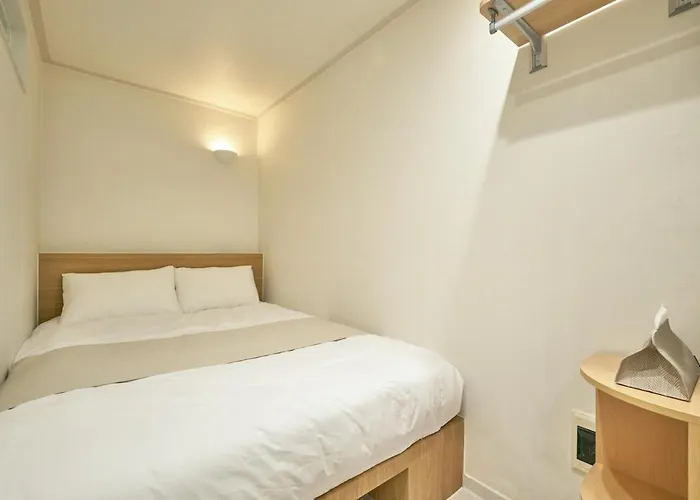 Gangnam Neat & Cozy L Near Station Appartement