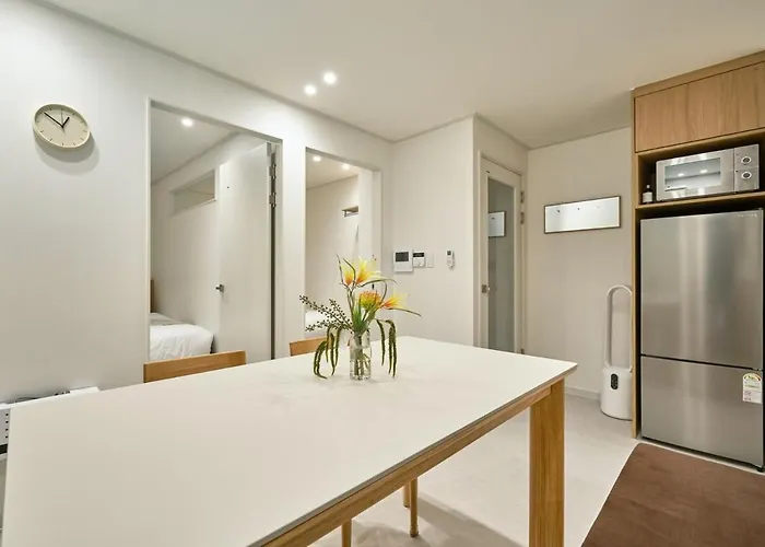 Gangnam Neat & Cozy L Near Station Appartement